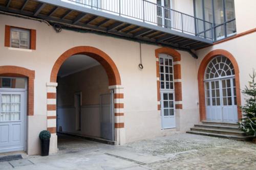Photo of Others in Carmes