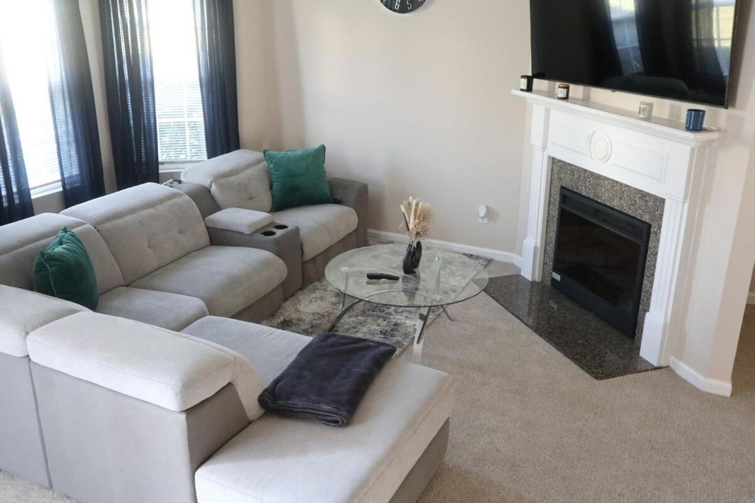 Photo of Livingroom in Union City