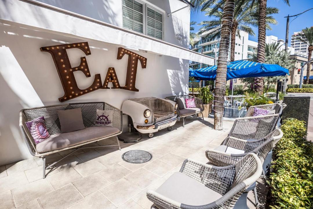 Photo of Patio Balcony in Mid Beach