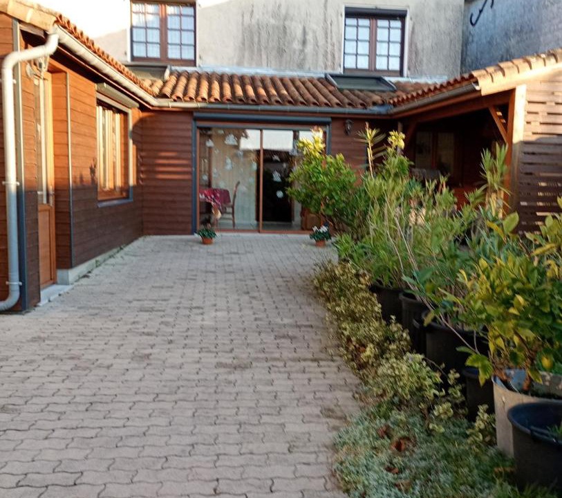 Photo of Others in Houlette