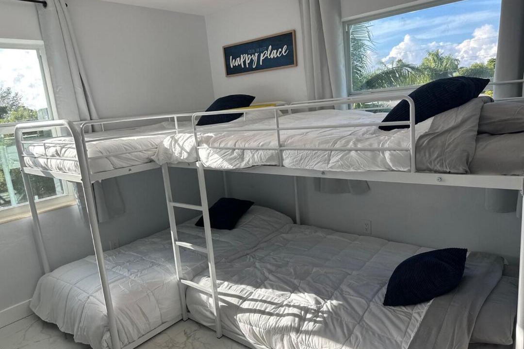 Photo of Bedroom in Lake Worth Corridor
