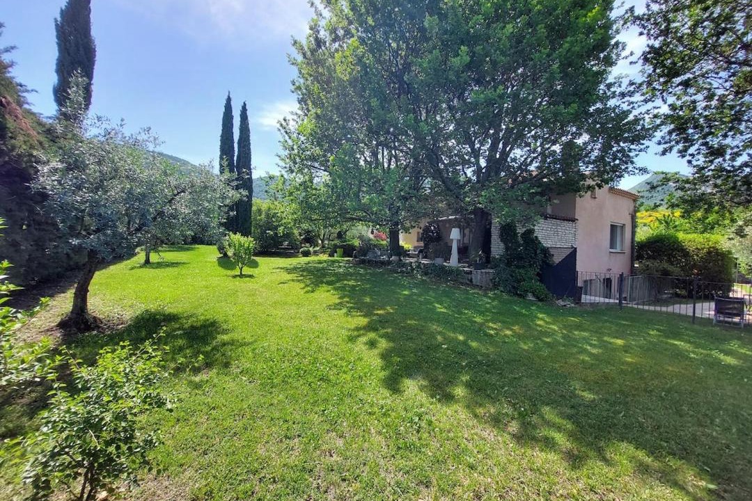 Photo of Others in Nyons