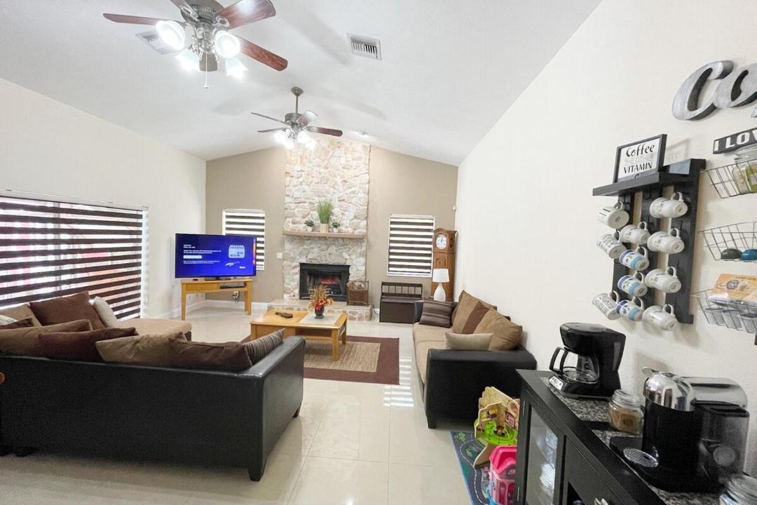 Photo of Livingroom in Hunt Club