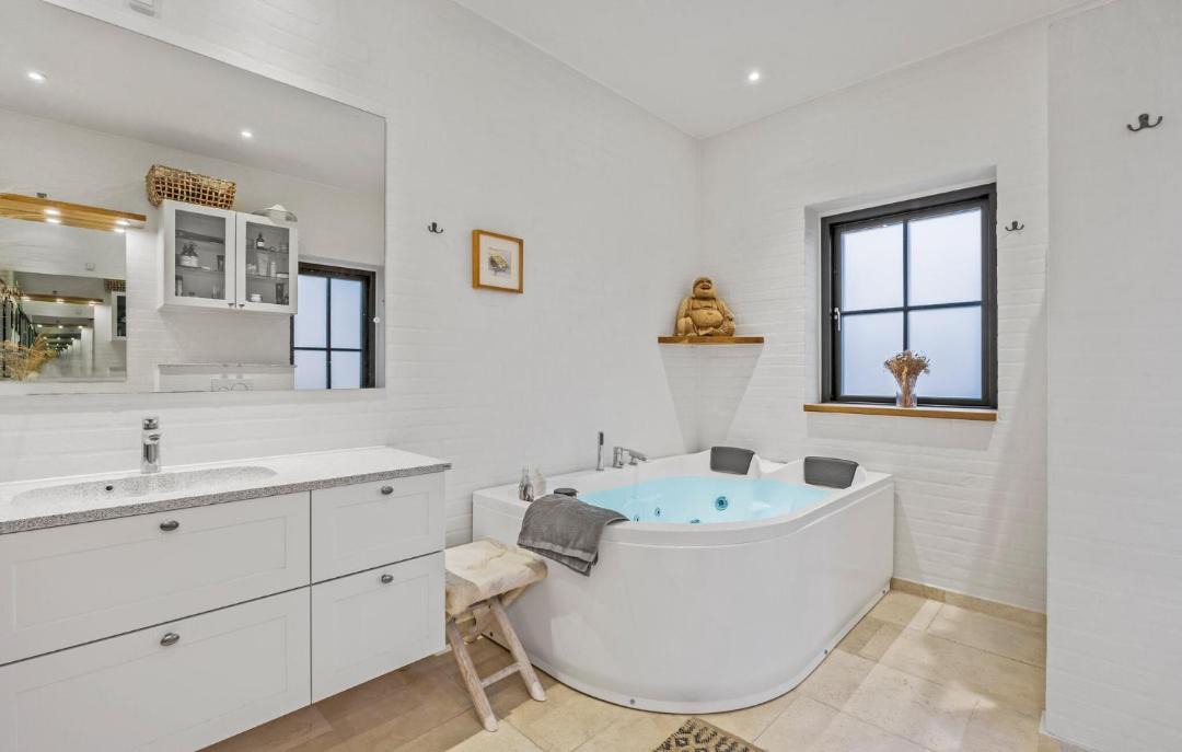 Photo of Bathroom in Hou