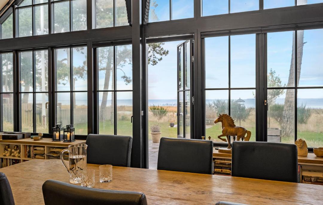 Photo of Others in Hou