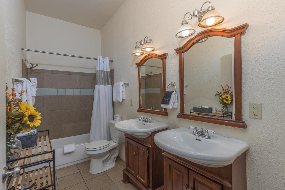 Photo of Bathroom in Mariposa