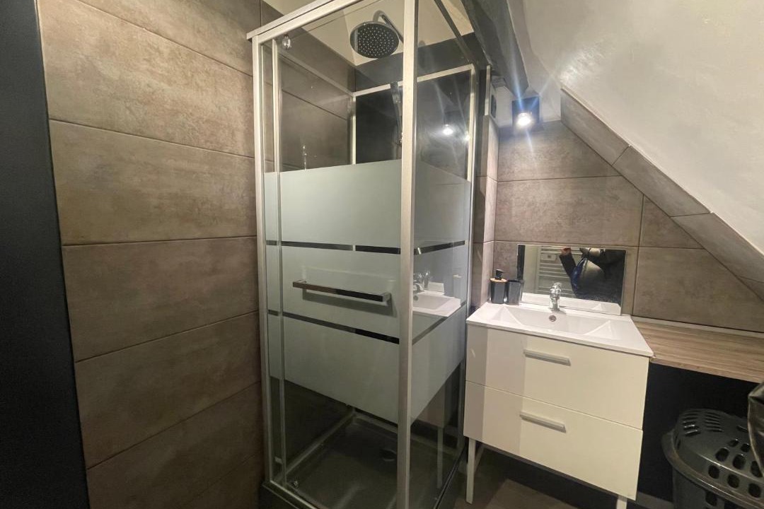 Photo of Bathroom in Conde-sur-lʼEscaut