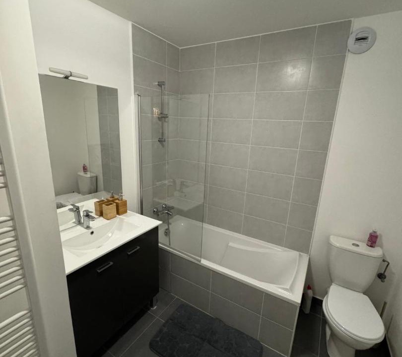 Photo of Bathroom in Gex