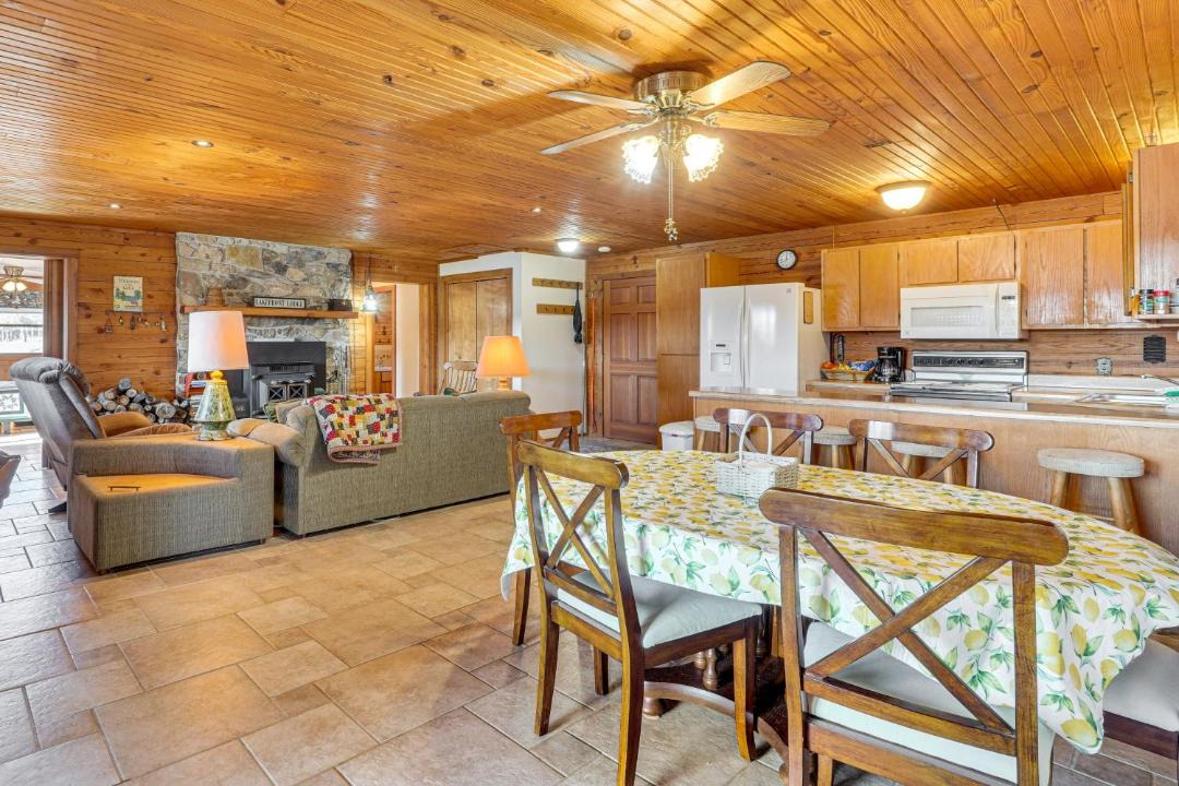 Photo of Kitchen in Shell Knob