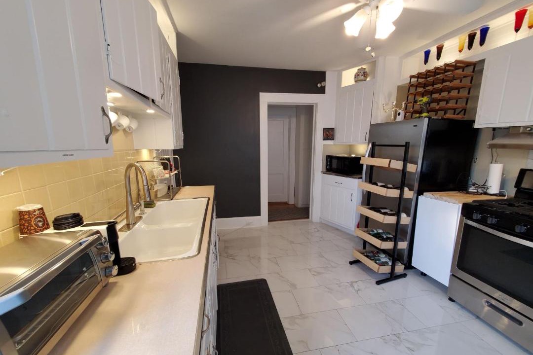 Photo of Kitchen in Cove - East Side - Shippan