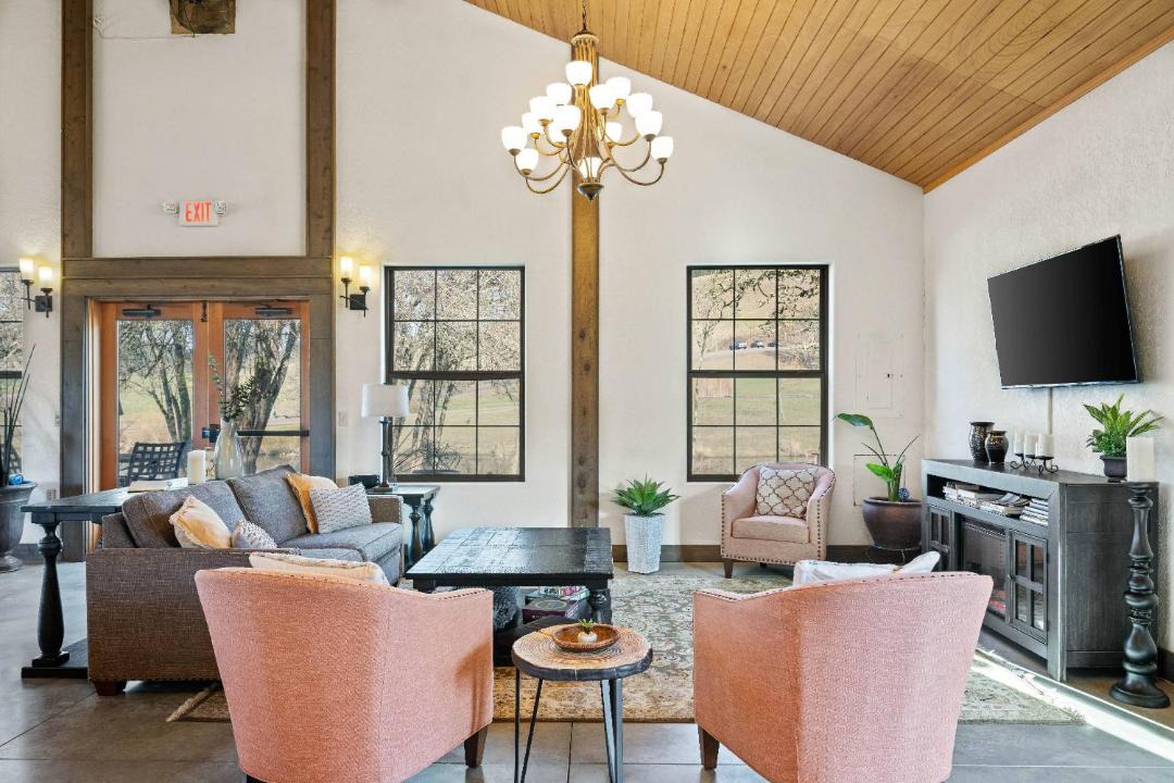 Photo of Others in Yamhill