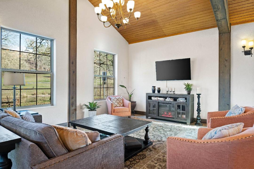 Photo of Livingroom in Yamhill