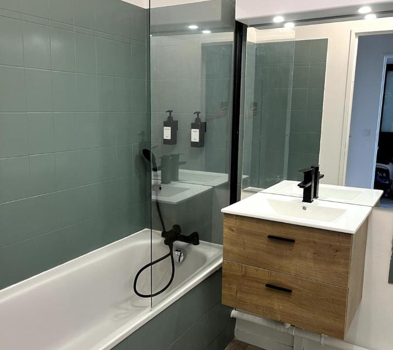 Photo of Bathroom in Meyzieu