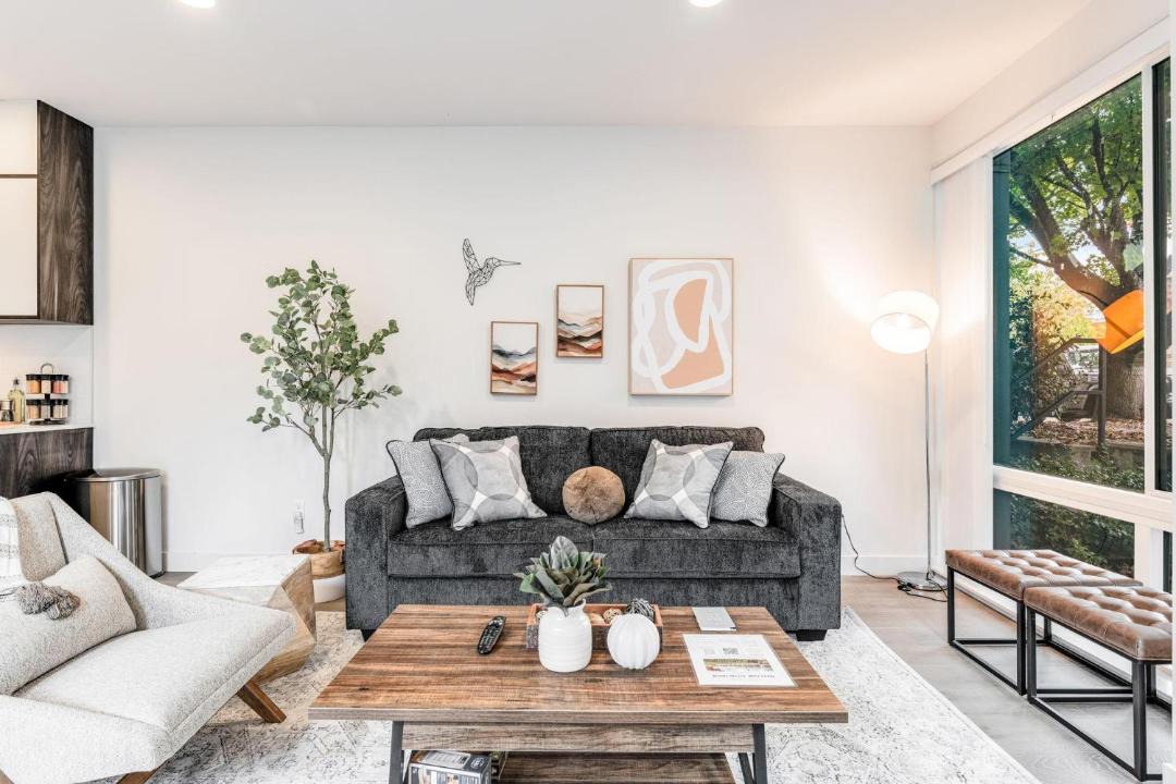 Photo of Livingroom in Eastlake