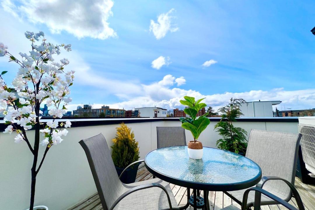 Photo of Patio Balcony in Broadway