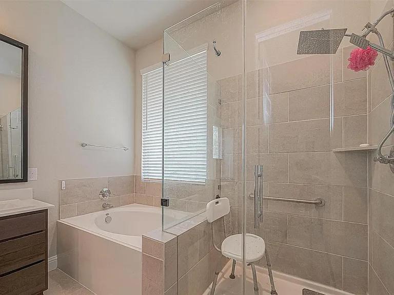 Photo of Bathroom in Klein