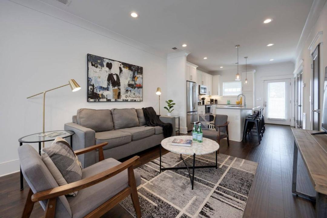 Photo of Livingroom in Charlotte Park