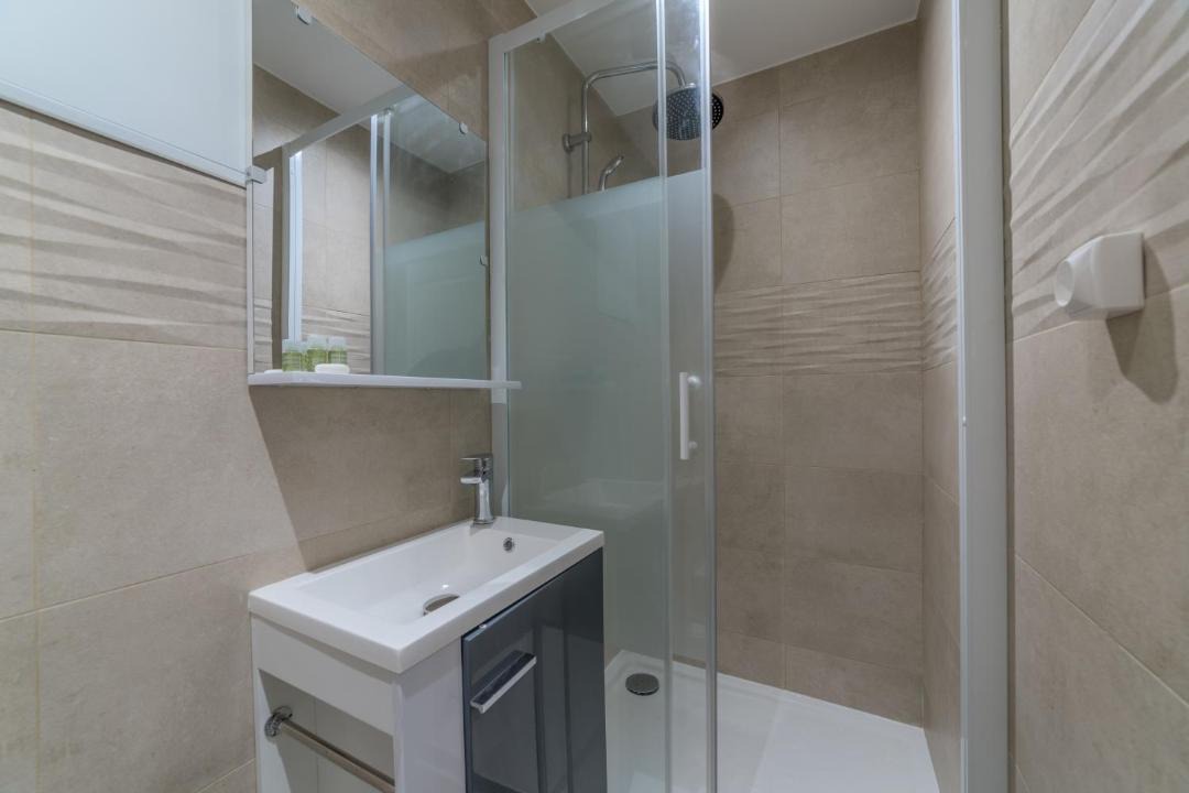 Photo of Bathroom in Leon Blum - Bon Coin