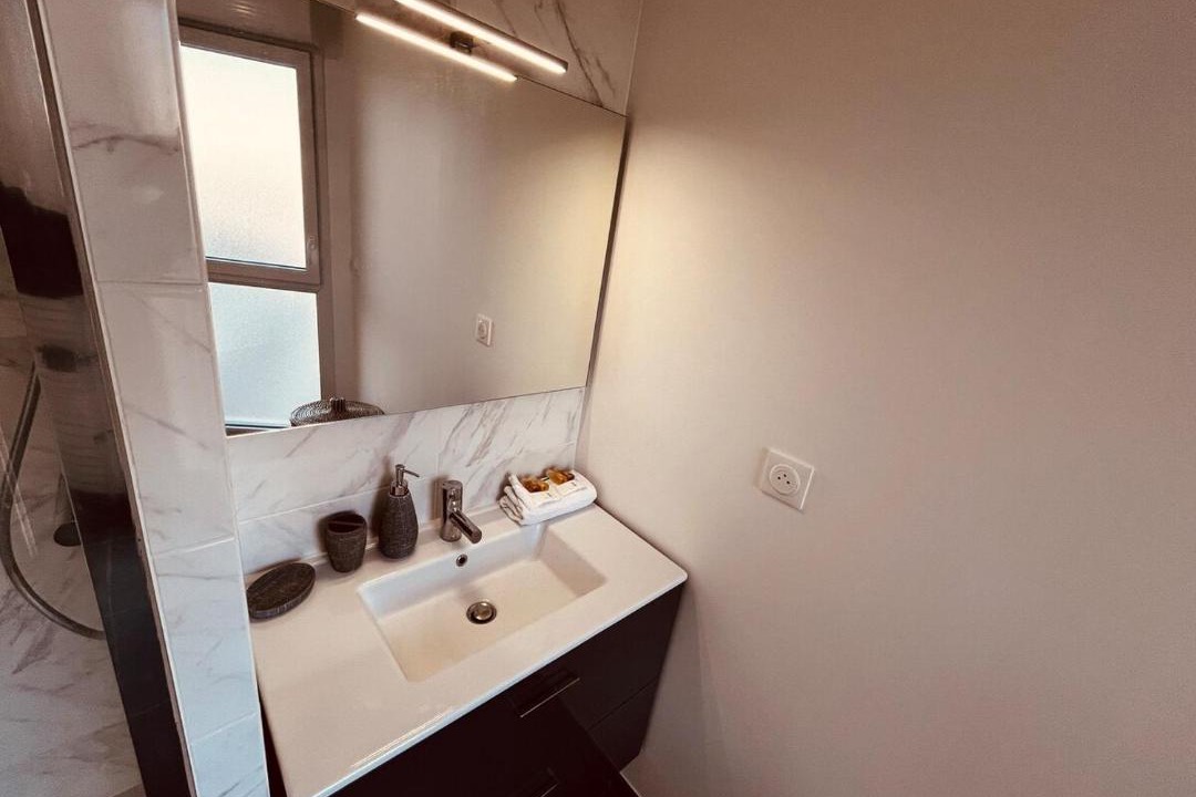 Photo of Bathroom in Aiguerelles