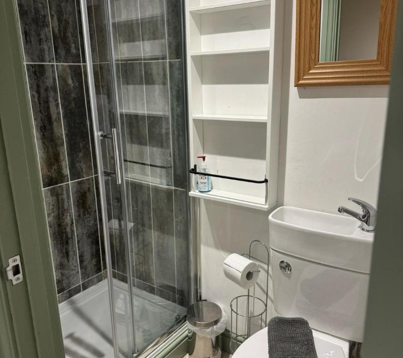 Photo of Bathroom in Scales