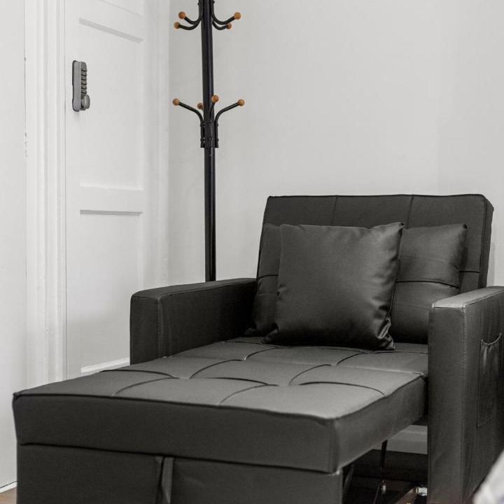 Photo of Livingroom in College