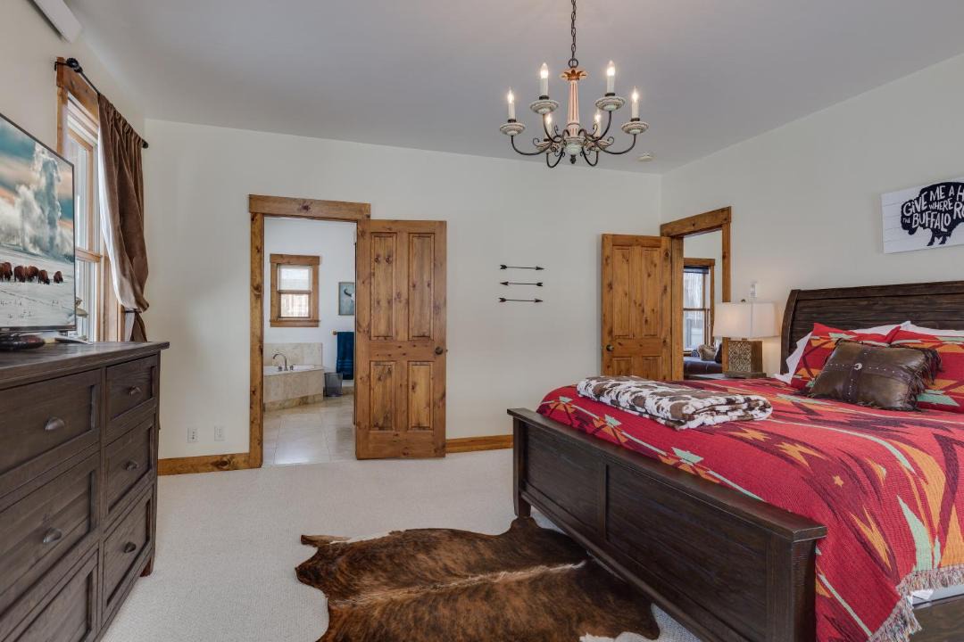 Photo of Bedroom in Alpine Northwest