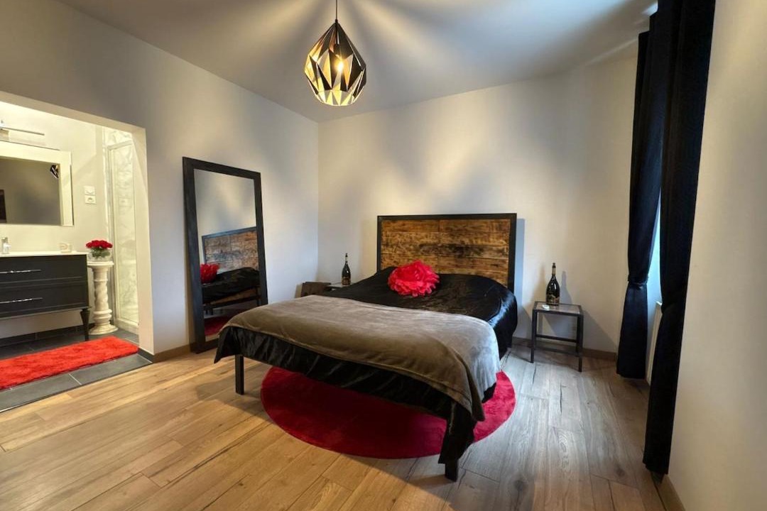 Photo of Bedroom in Magenta