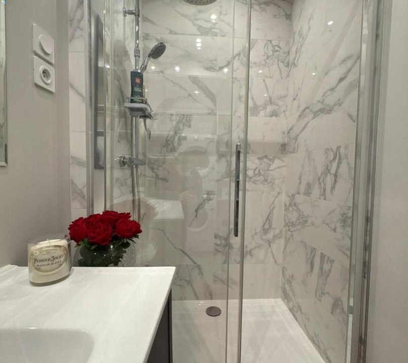 Photo of Bathroom in Magenta