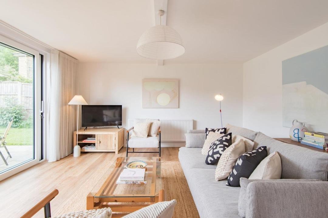 Photo of Others in Sandwich