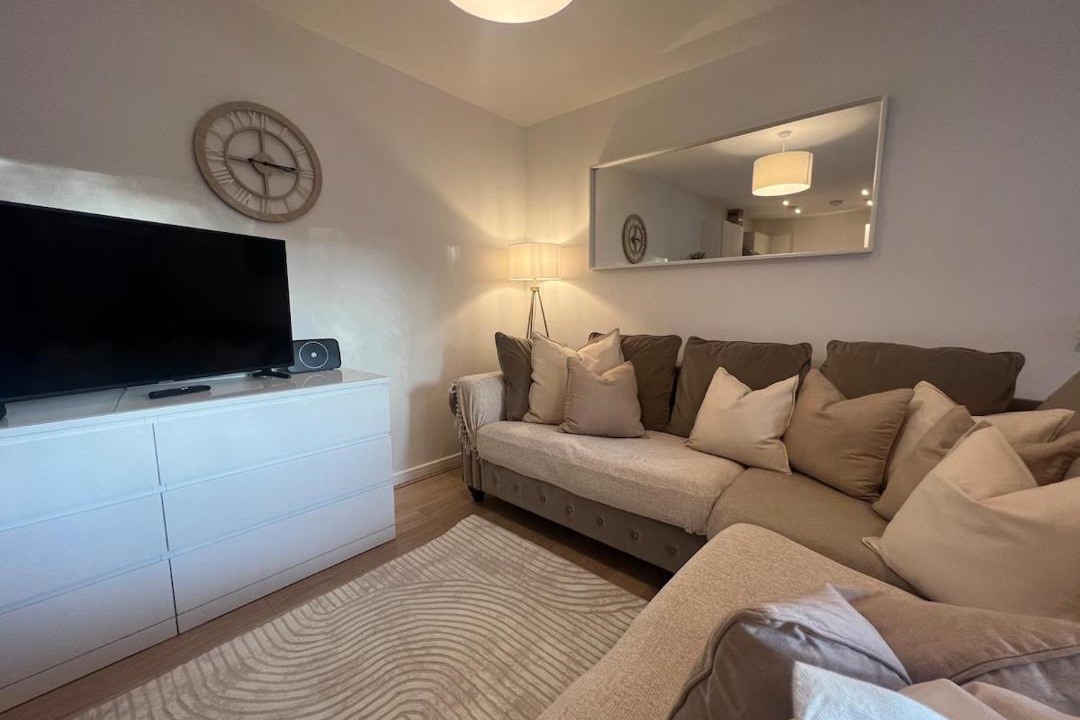 Photo of Livingroom in Horley