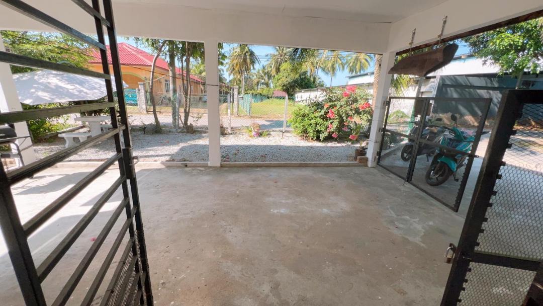 Photo of Patio Balcony in Kampung Kedawang