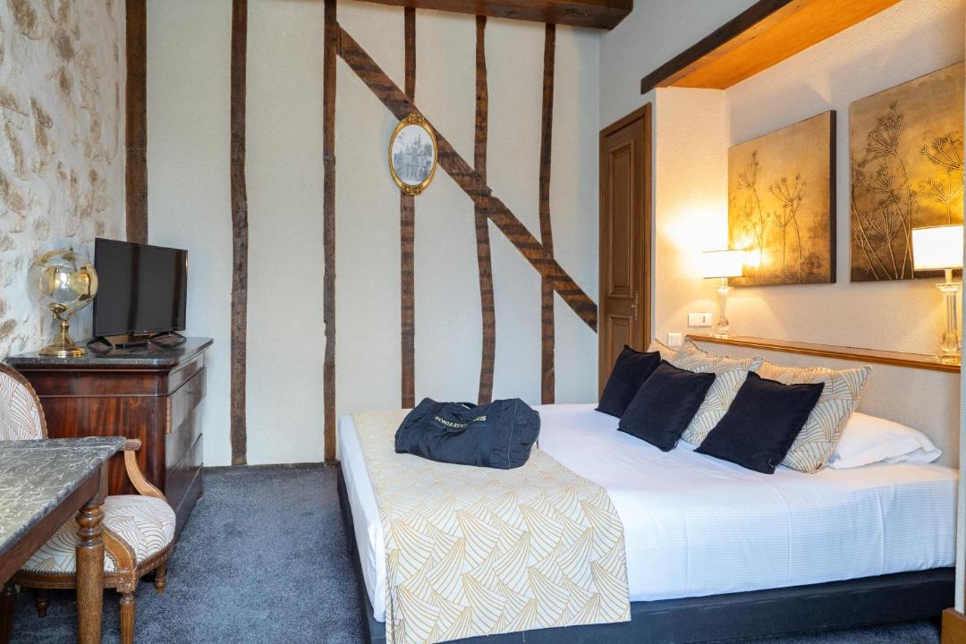 Photo of Bedroom in Bourbon-l'Archambault