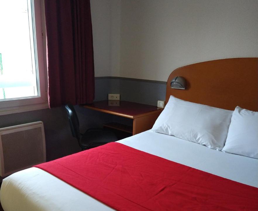 Photo of Bedroom in Saint-Saturnin