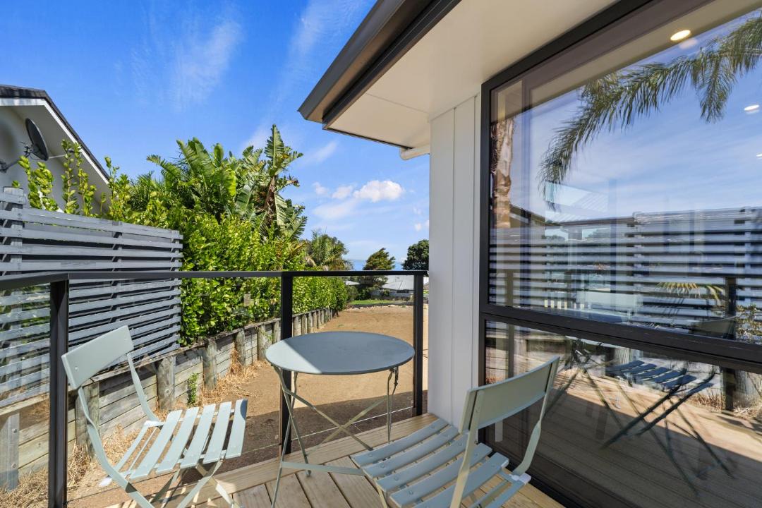 Photo of Patio Balcony in Whakatete Bay