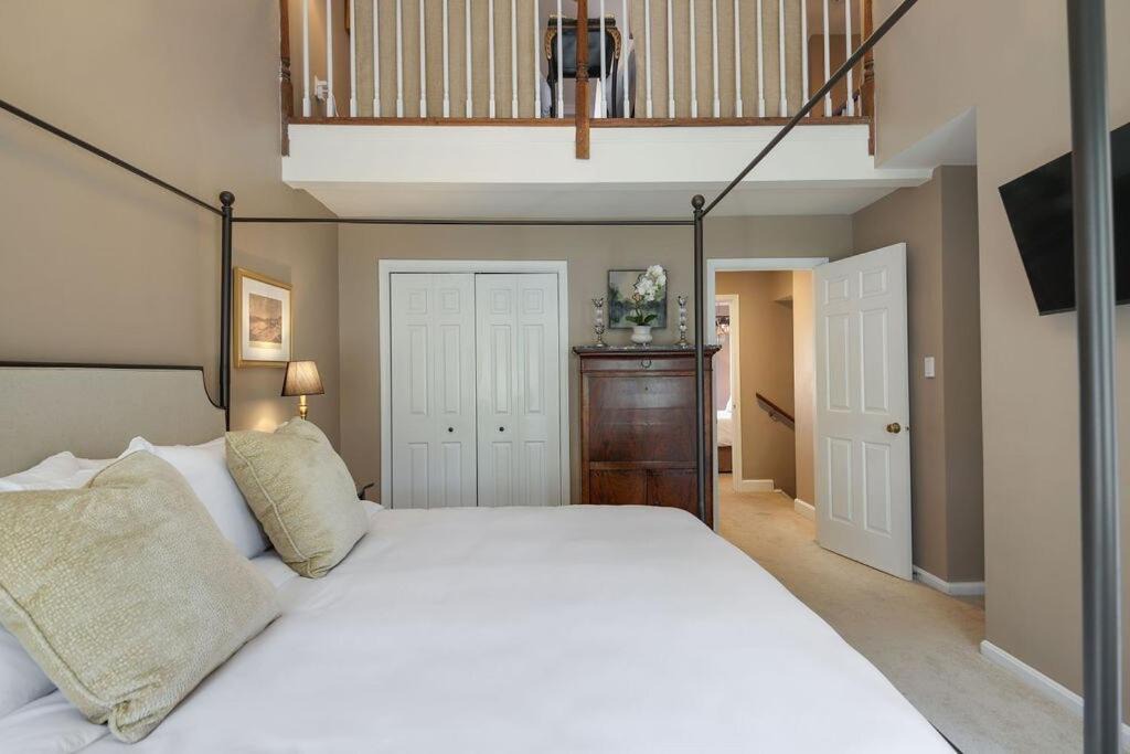 Photo of Bedroom in Old Town Alexandria