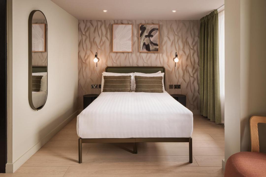 Photo of Bedroom in Lancaster Gate