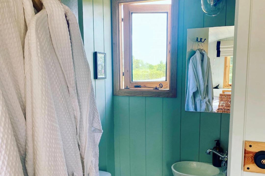 Photo of Bathroom in Longdon