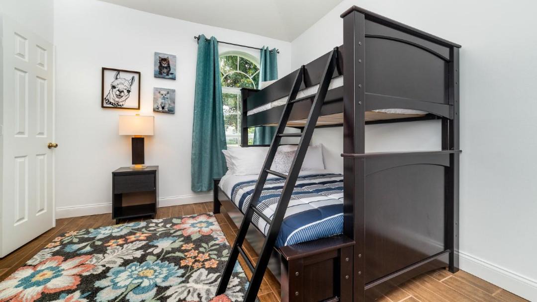 Photo of Bedroom in Windsor Palms