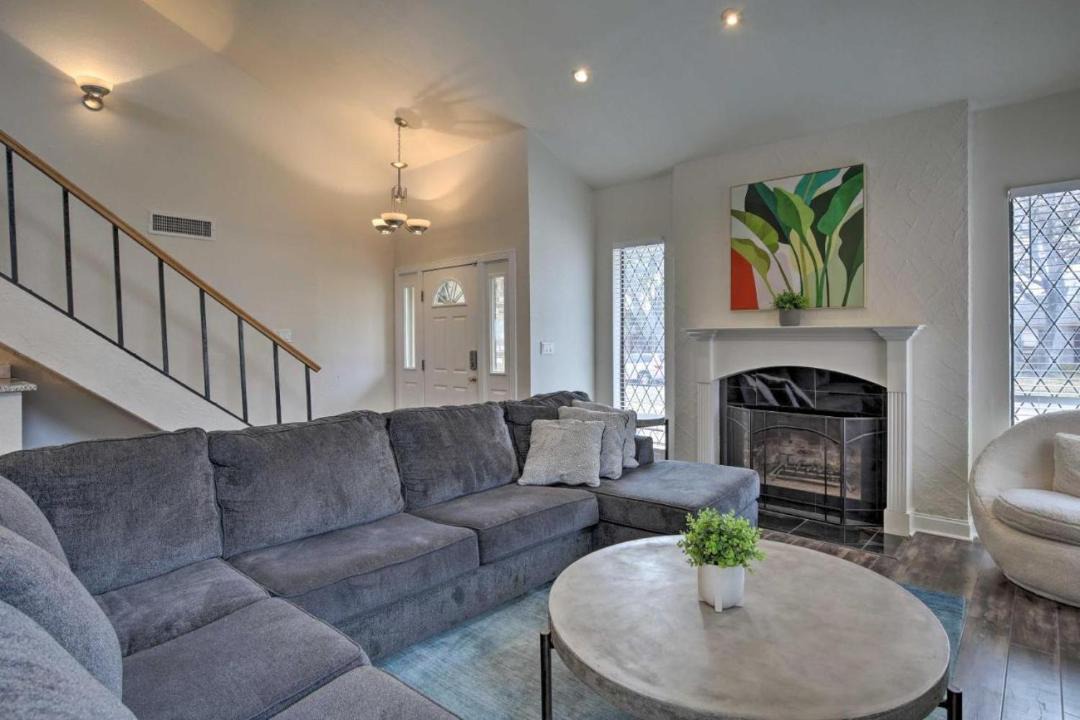 Photo of Livingroom in Belle Haven