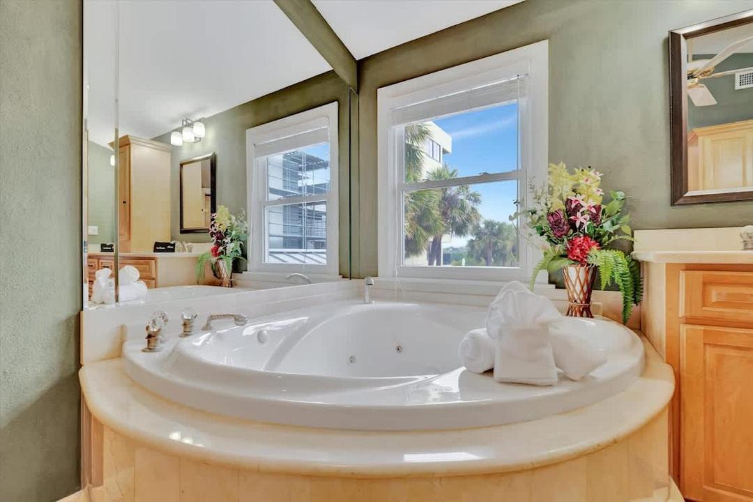 Photo of Bathroom in Independence Square