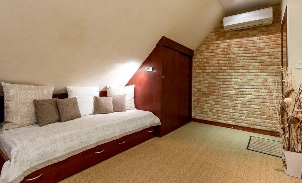 Photo of Bedroom in Plumergat