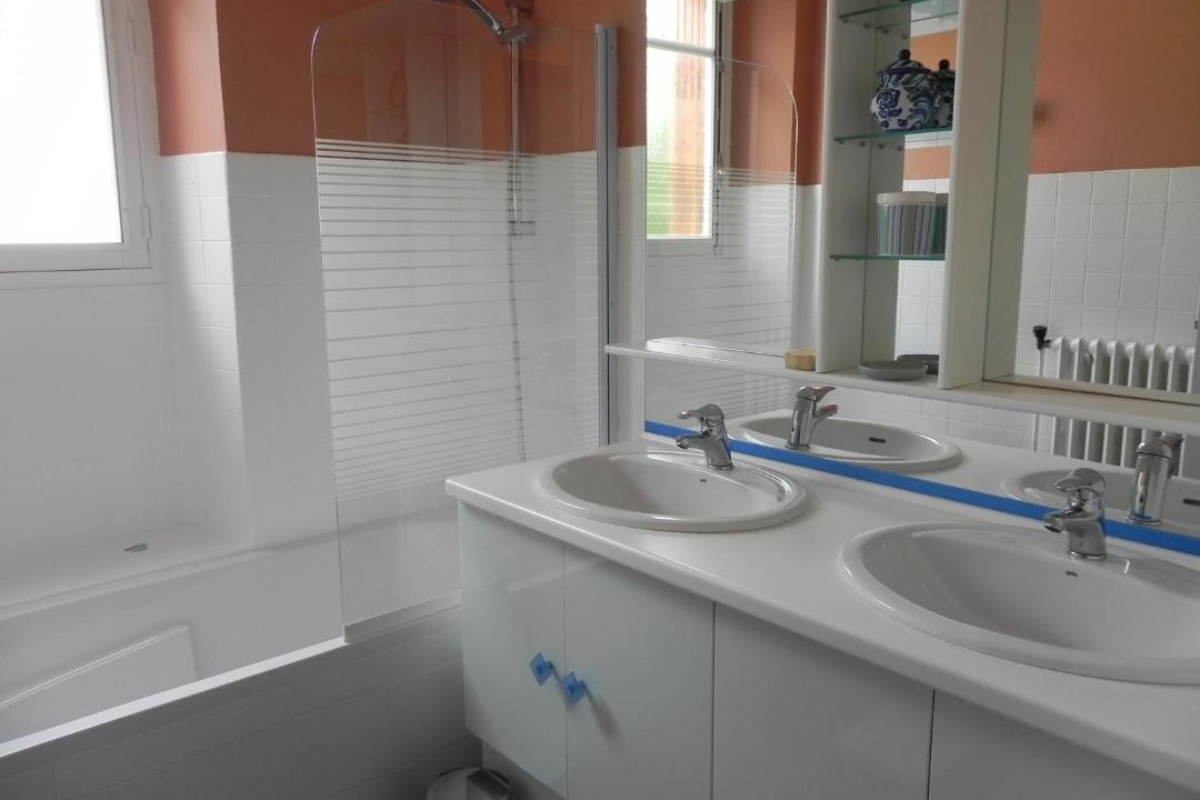 Photo of Bathroom in Sauveterre-de-Rouergue