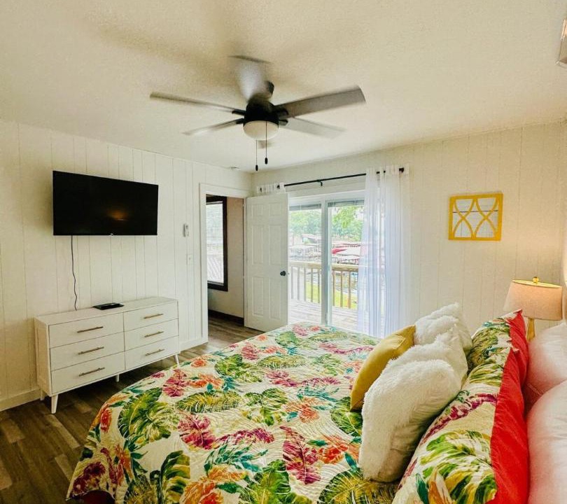 Photo of Bedroom in Sunrise Beach