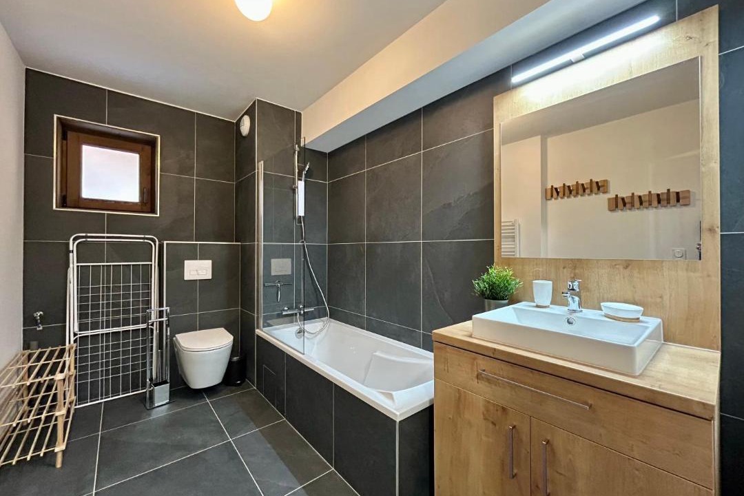 Photo of Bathroom in Eclose-Est