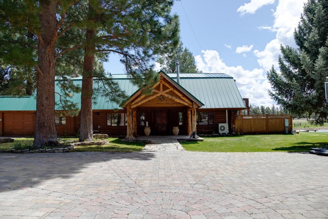 Photo of Others in Sisters