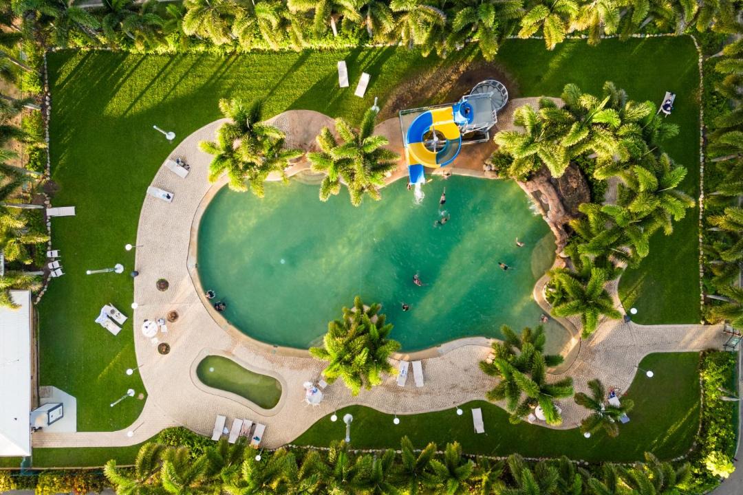 Photo of Others in Rollingstone