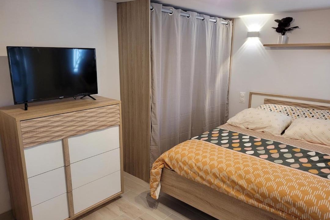 Photo of Bedroom in Venoy