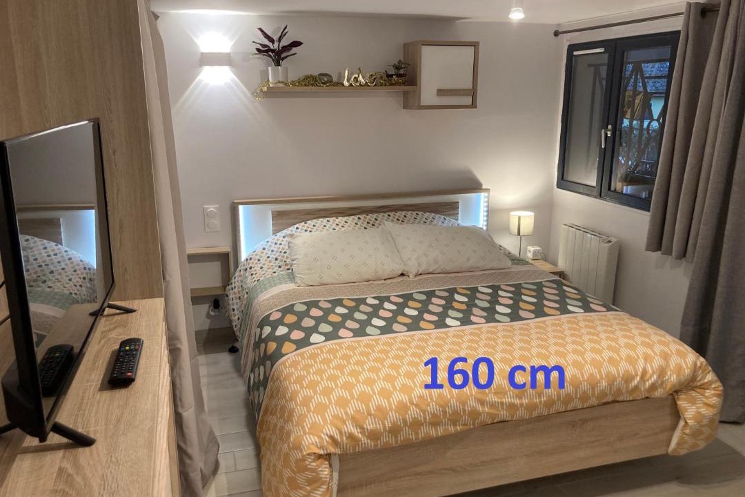 Photo of Bedroom in Venoy