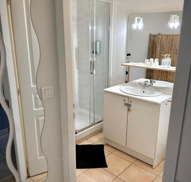 Photo of Bathroom in Tille