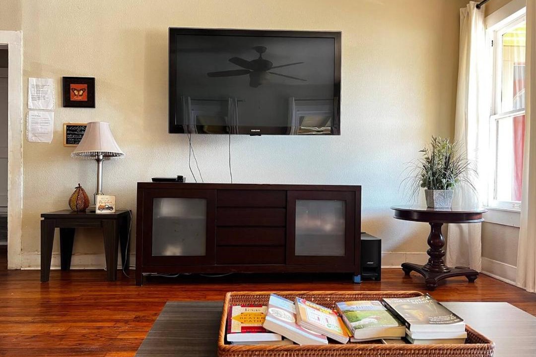 Photo of Livingroom in Five Points